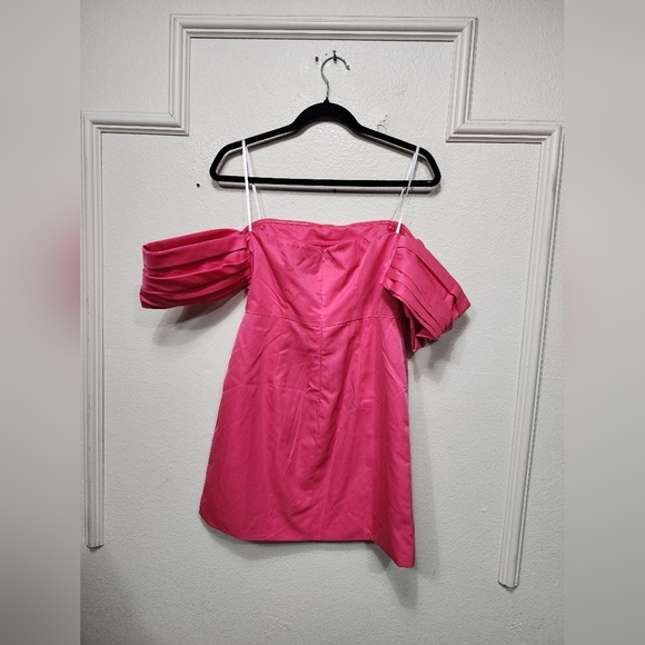 Lulus Totally Haute Hot Pink Satin Pleated Off-the-Shoulder Mini Dress M Wedding - Picture 8 of 9